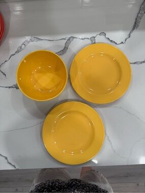 Yellow Vista 6.5” Bowl and Two 9” Plate Dinnerware